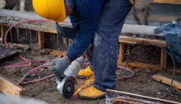 Choosing the Best Commercial Stump Grinder for Your Business